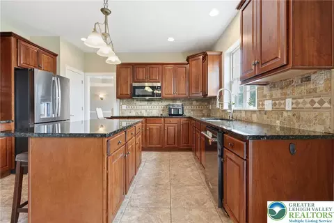 Kitchen - 245 E Dell Rd, Bath, PA 18014 photo 3 of 9