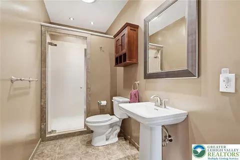 Bath - 245 E Dell Rd, Bath, PA 18014 photo 9 of 10