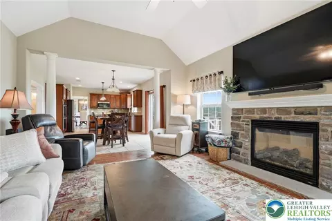 Living - 245 E Dell Rd, Bath, PA 18014 photo 4 of 7