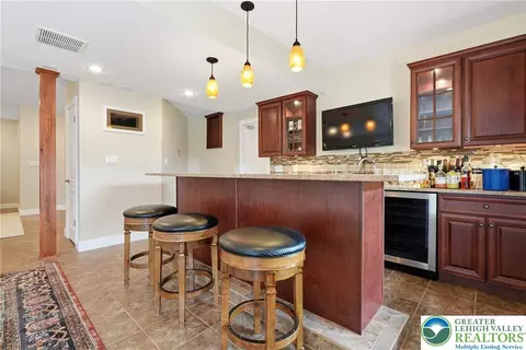 Kitchen - 245 E Dell Rd, Bath, PA 18014 photo 8 of 9