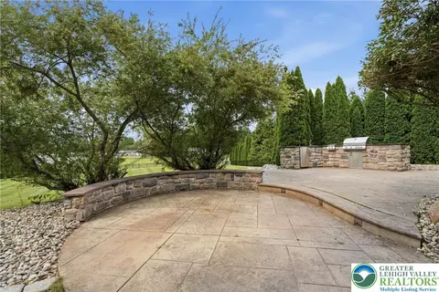 Exterior - 245 E Dell Rd, Bath, PA 18014 photo 9 of 12