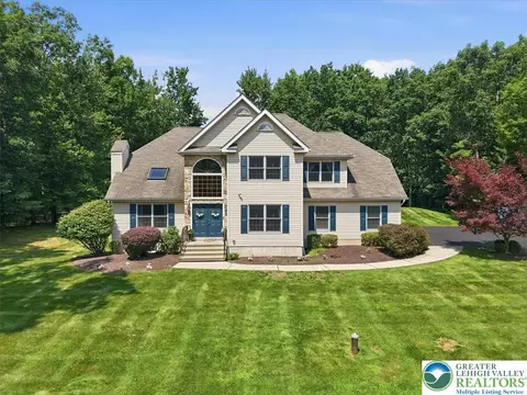 1220 Overlook Ct, Saylorsburg, PA 18353