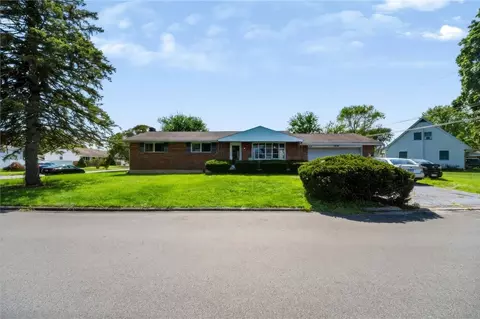 7438 Catalpa Dr, Macungie, PA 18062