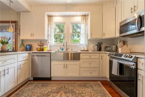 Kitchen - 665 Point Phillips Rd, Bath, PA 18014 photo 4 of 6