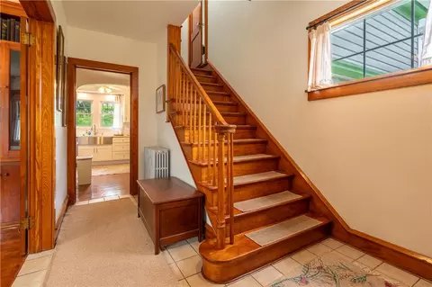 Entry Way - 665 Point Phillips Rd, Bath, PA 18014 photo 3 of 7