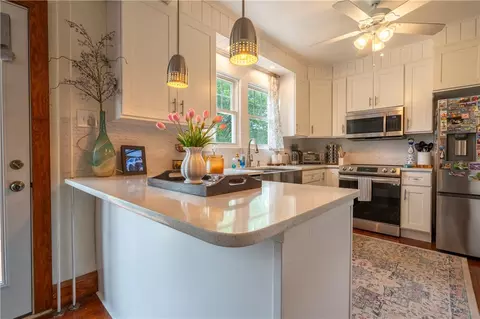 Kitchen - 665 Point Phillips Rd, Bath, PA 18014 photo 2 of 6