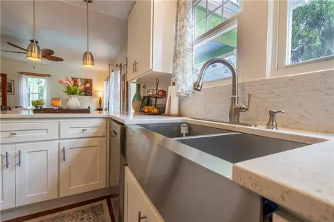Kitchen - 665 Point Phillips Rd, Bath, PA 18014 photo 5 of 6