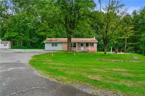 1350 Spring Dr, Walnutport, PA 18088