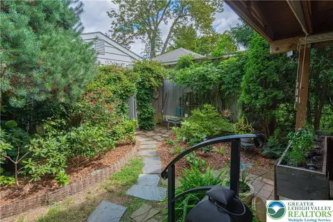 Exterior - 229 E Wall St, Bethlehem, PA 18018 photo 14 of 16