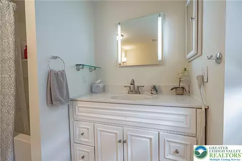 Bath - 229 E Wall St, Bethlehem, PA 18018 photo 5 of 7