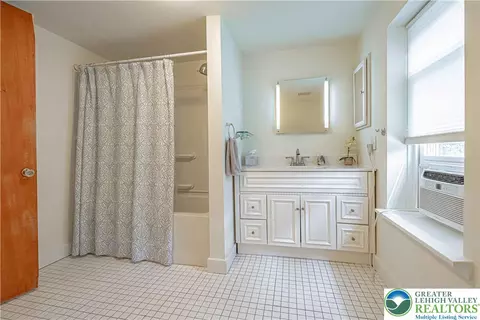 Bath - 229 E Wall St, Bethlehem, PA 18018 photo 3 of 7