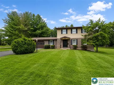 108 Hillside Dr, Coopersburg, PA 18036