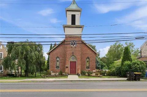 3172 Main St, Springtown, PA 18081