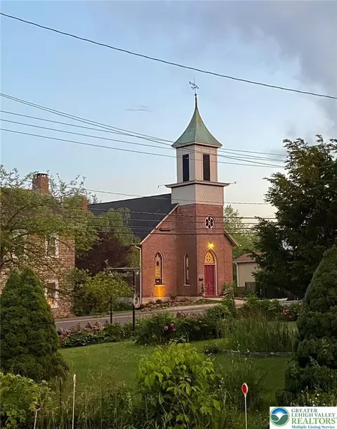 3172 Main St, Springtown, PA 18081