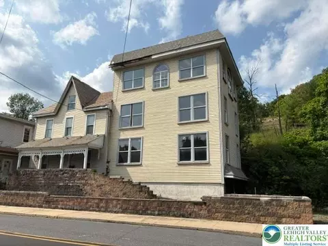 581 Mauch Chunk Rd, Palmerton, PA 18071