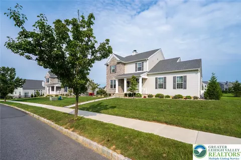 2877 Binney Ct, Easton, PA 18040