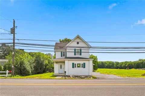 4423 W Mountain View Dr, Walnutport, PA 18088
