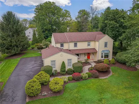 4399 Driftwood Ln, Allentown, PA 18103