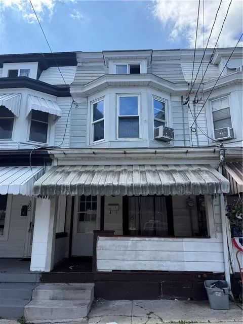 302 W Spruce St #1/2, Tamaqua, PA 18252