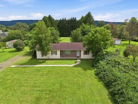 175 Bush Ln, Brodheadsville, PA 18322