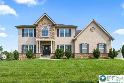 2305 Madeira Dr, Macungie, PA 18062