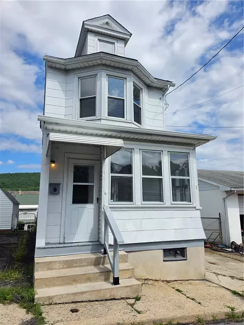 131 Early Ave, Coaldale, PA 18218