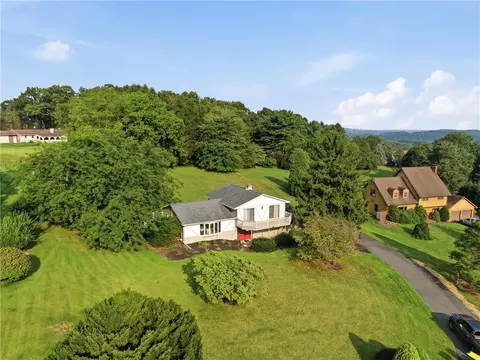 4673 Steven Ln, Walnutport, PA 18088