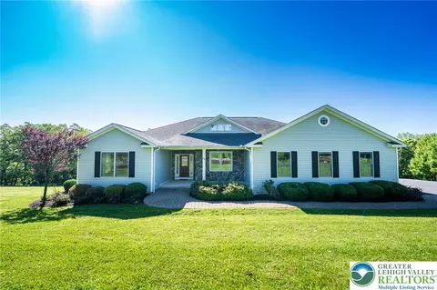 133 Shepherds Hill Dr, Bangor, PA 18013