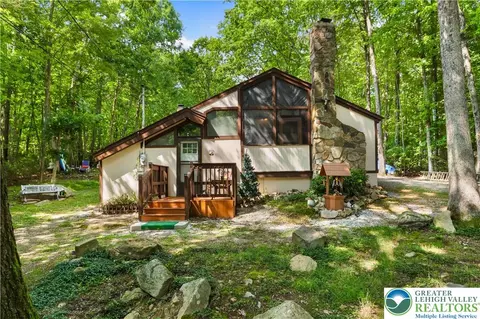9387 Sherwood Dr, Kunkletown, PA 18058
