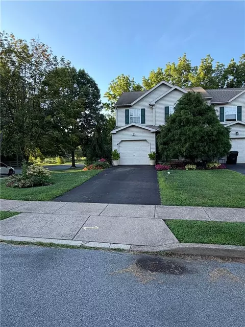 4347 Bedford Dr, Bethlehem, PA 18020