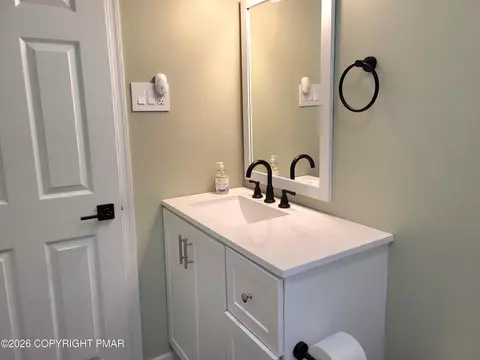 Bath - 8 Wolf Way, White Haven, PA 18661 photo 3 of 5