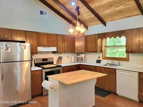 Kitchen - 8 Wolf Way, White Haven, PA 18661 photo 3 of 3