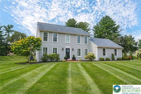 2568 Millbrook Dr, Emmaus, PA 18049