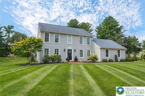 2568 Millbrook Dr, Emmaus, PA 18049