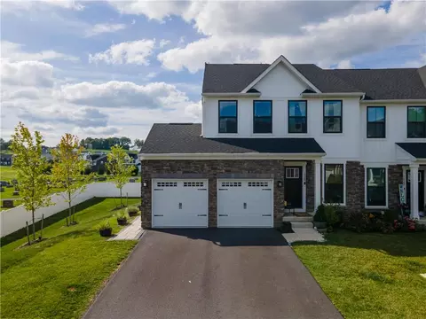 1020 Watson Ct, Fogelsville, PA 18051
