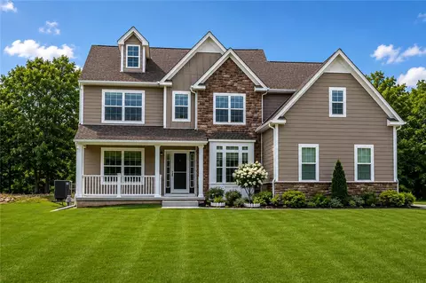 2668 Hollow View Dr, Forks Twp, PA 18040