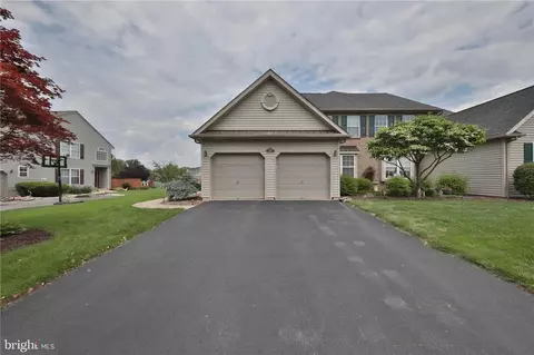 2183 Rolling Meadow Dr, Macungie, PA 18062