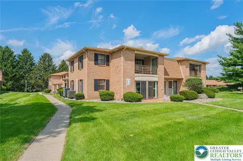 2776 Rolling Green Pl, Macungie, PA 18062