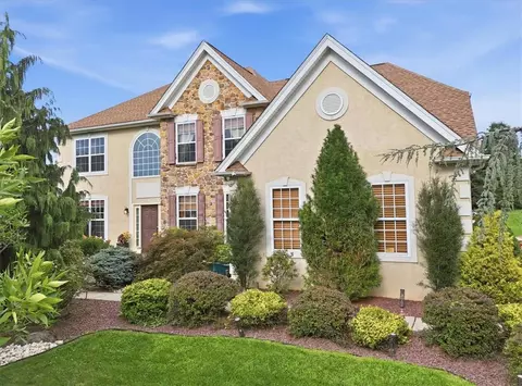 18 Creek Ct, Forks Twp, PA 18040