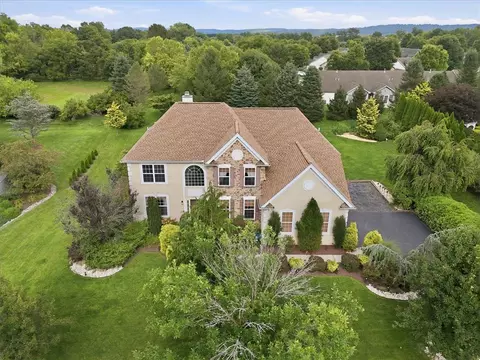 18 Creek Ct, Forks Twp, PA 18040