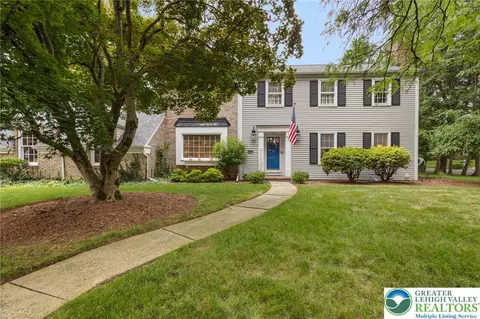 2898 Fairfield Dr, Allentown, PA 18103