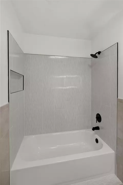 Bath - 1434 E 6th St, Bethlehem City, PA 18020 photo 3 of 5