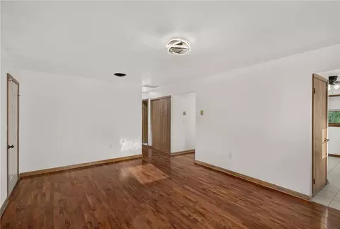 Living - 1434 E 6th St, Bethlehem City, PA 18020 photo 3 of 7