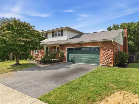 1925 Belleview Dr, Fullerton, PA 18052
