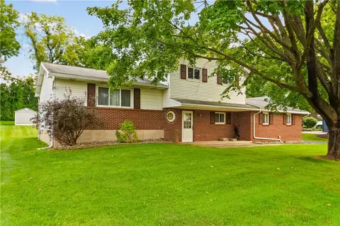 4631 Pine Dr, Nazareth, PA 18064