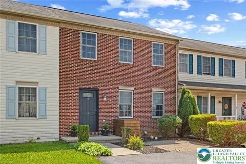 4 Claires Way, Fredericksburg, PA 17026