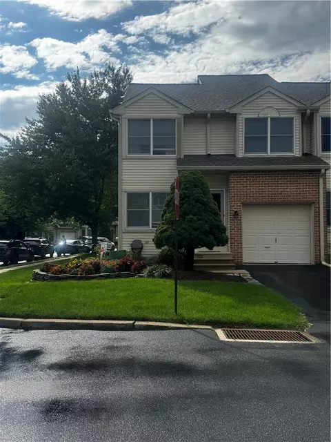 302 Oxford Pl, Macungie, PA 18062