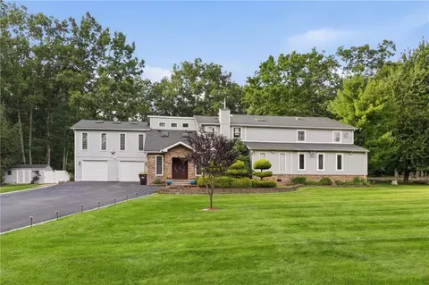 1555 Longleaf Dr, Effort, PA 18330