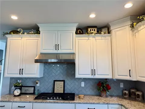 Kitchen - 6924 Cedar Dr, Bath, PA 18014 photo 4 of 5