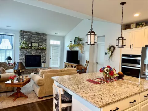 Kitchen - 6924 Cedar Dr, Bath, PA 18014 photo 3 of 5